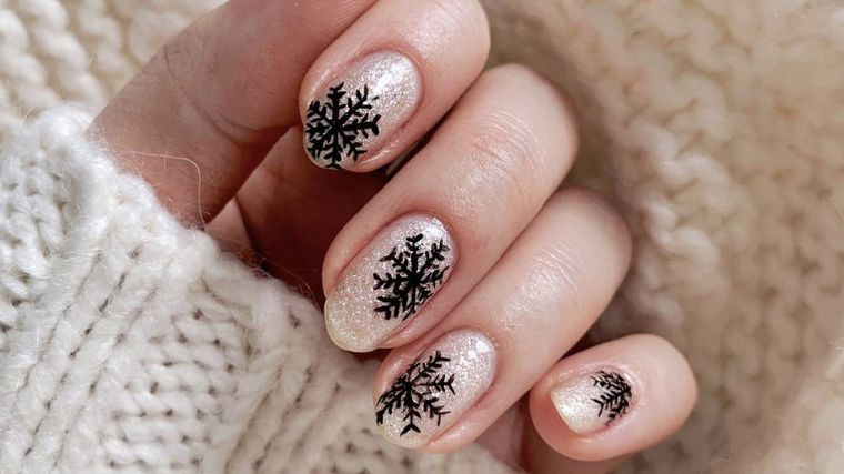 White Christmas Nails